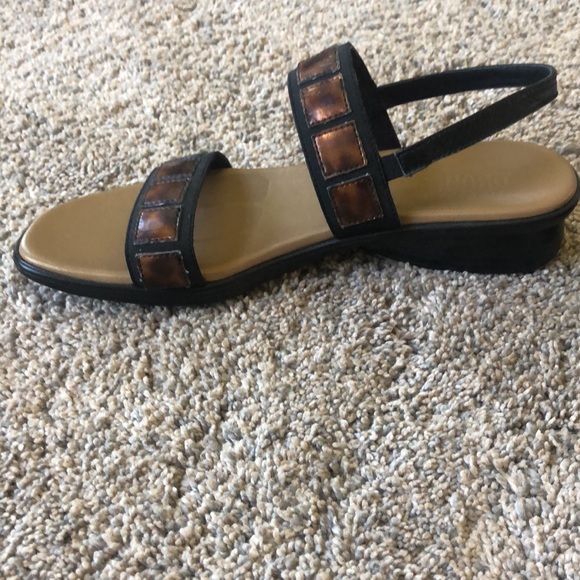 Munro American sandals - Picture 2 of 9